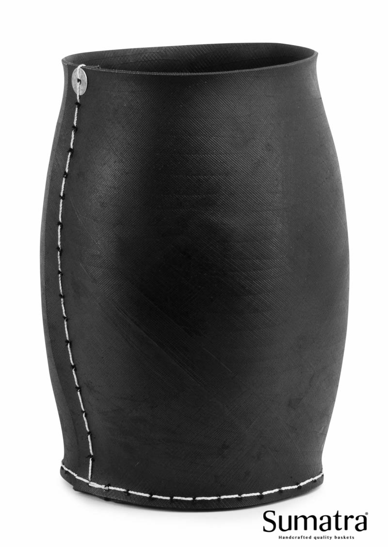 Sort Sumatra kurv af genbrugsgummi med syning