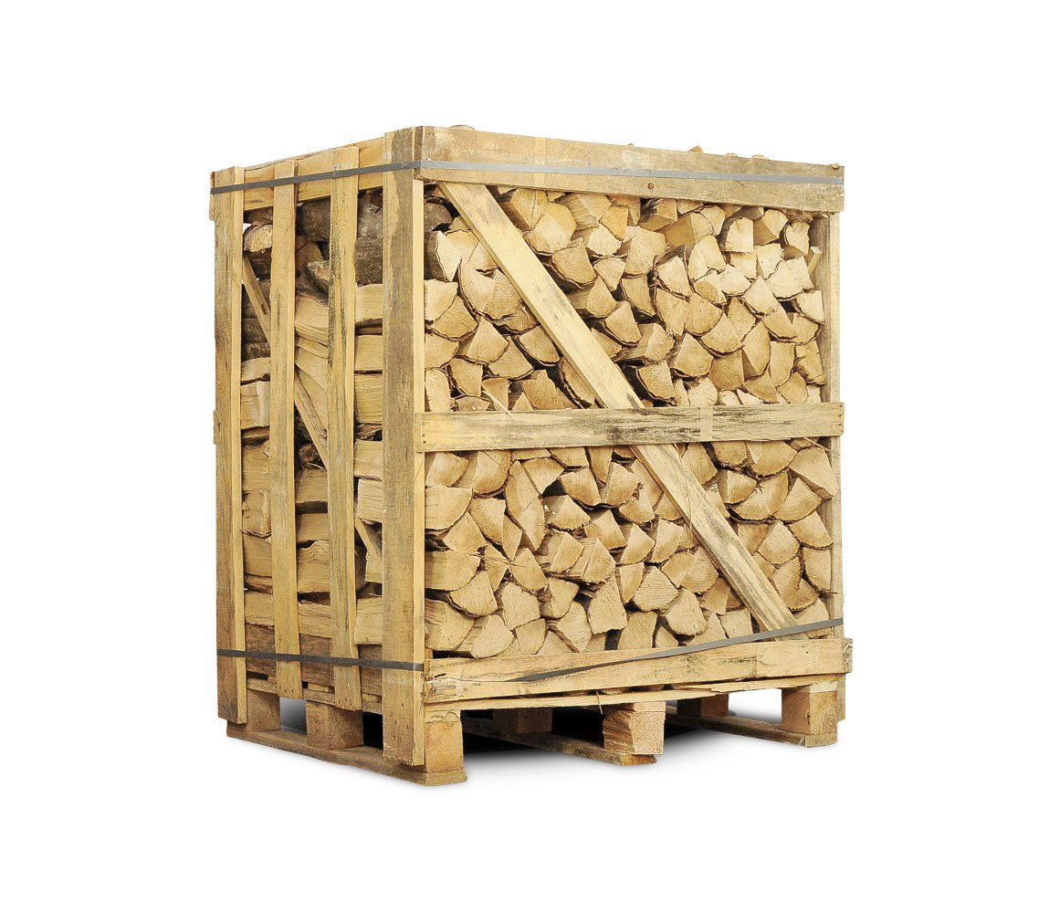 Fyldt pallekasse med kløvet brænde