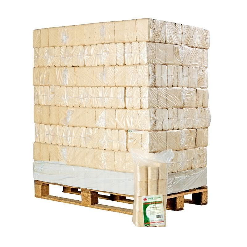 Palle med træbriketter i plastemballage