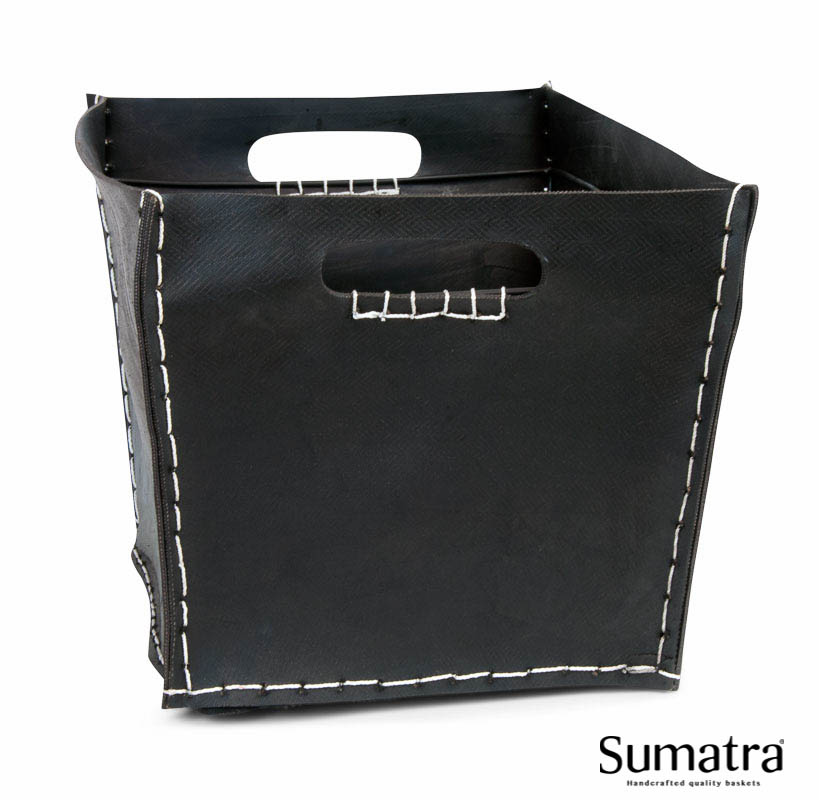 Sort firkantet læderkurv med håndtag