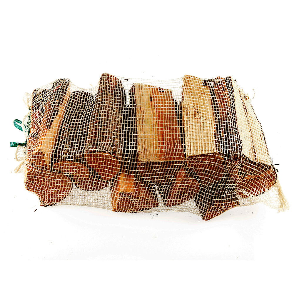 Tørret brænde i netpose klar til optænding