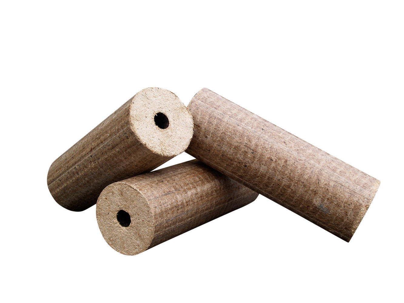 Tre cylindriske træbriketter med hul i midten