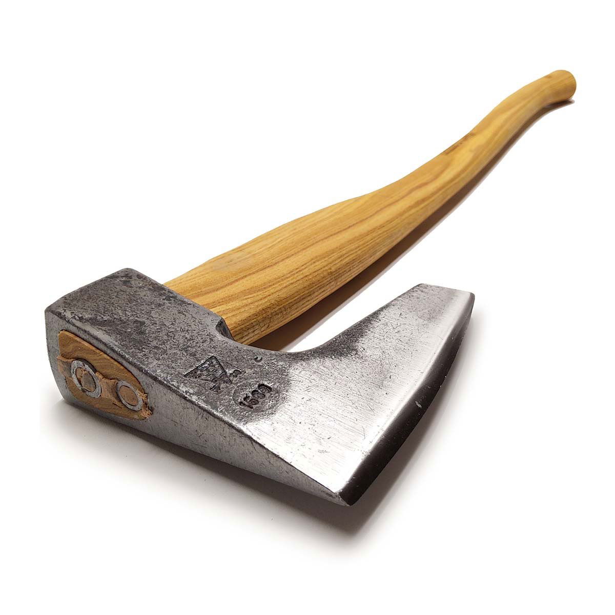 Skarp tømrerøkse med langt træskaft