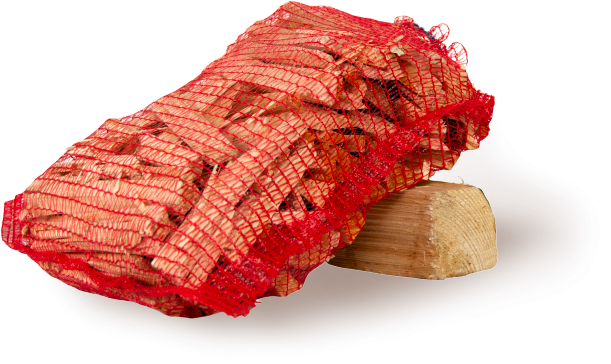 Netpose med tørt brænde klar til optænding