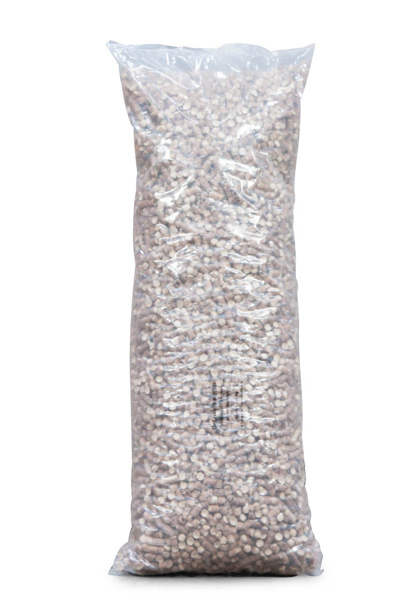 Stor plastiksæk fyldt med træpiller