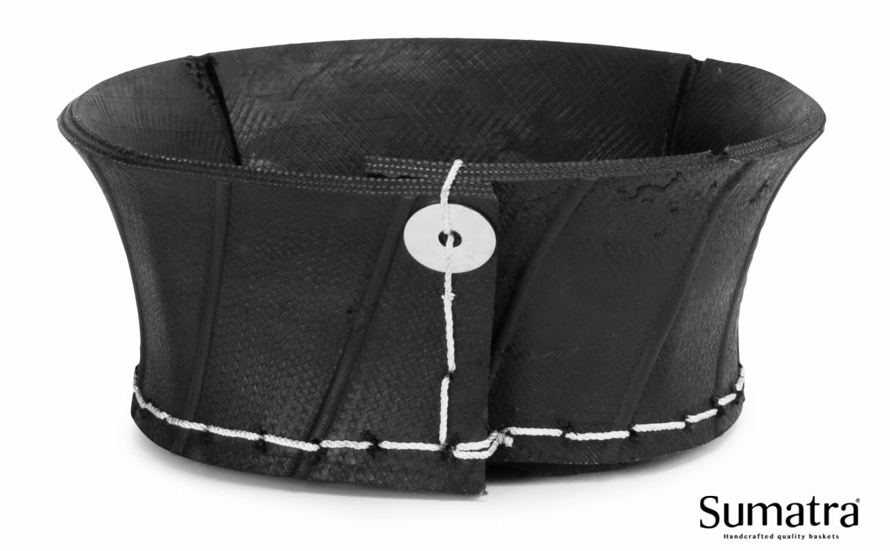 Sort håndlavet Sumatra kurv af genbrugsgummi