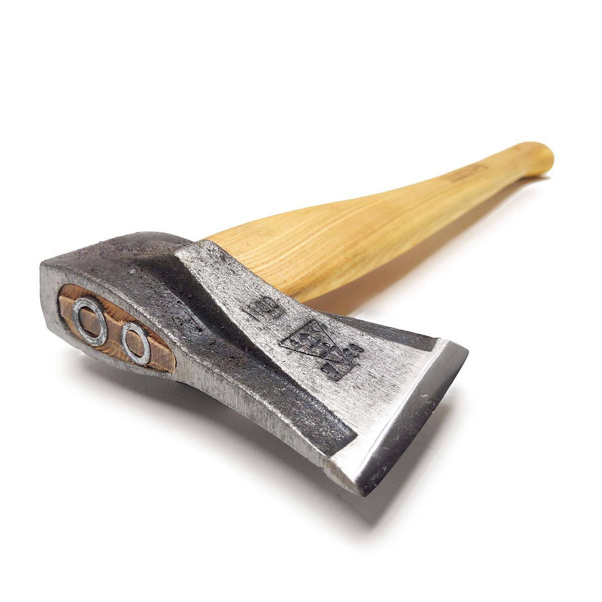 Stærk skovøkse med langt træskaft