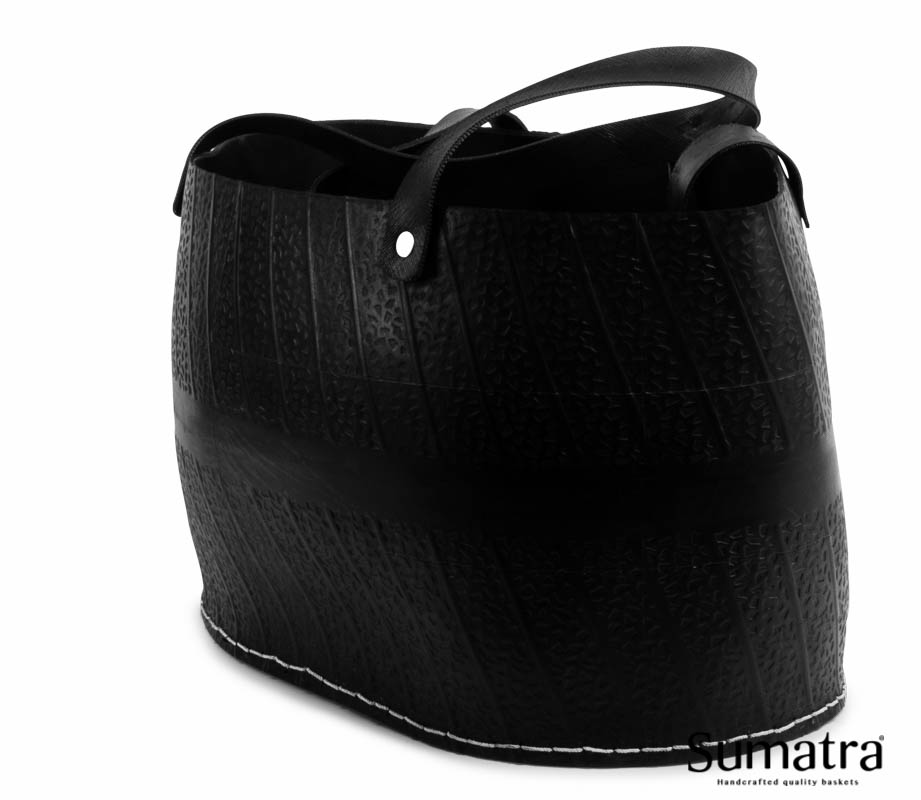 Stor sort håndlavet kurv i genbrugsgummi