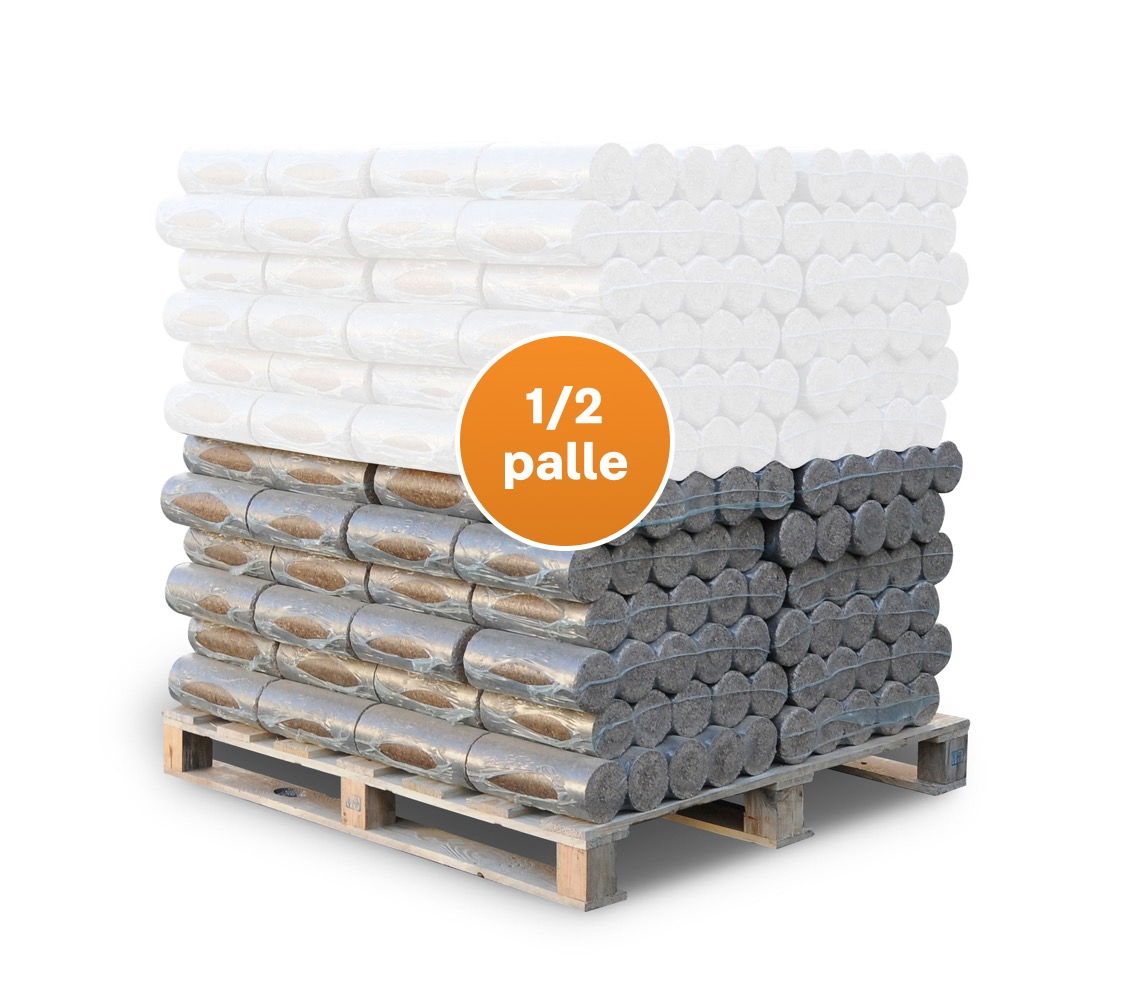 Halv palle med pakkede træbriketter klar til fyring