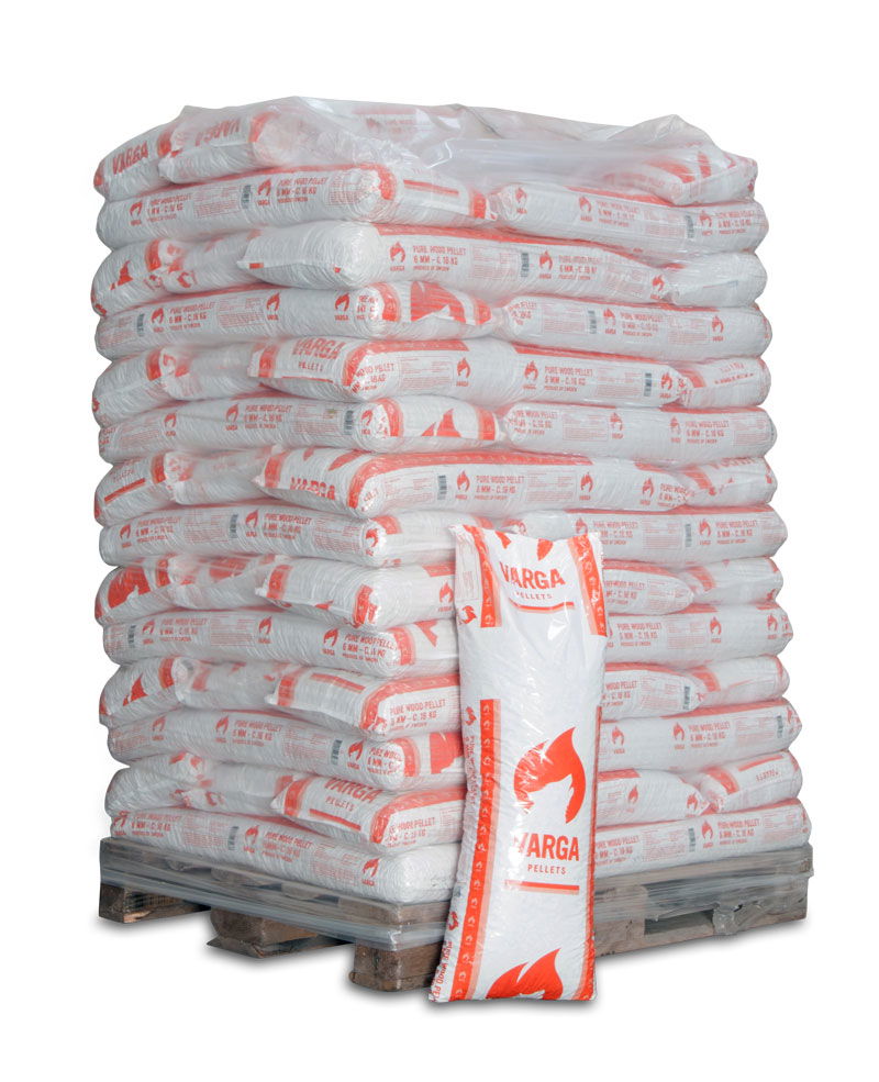 Varga træpiller på palle med plastindpakkede sække