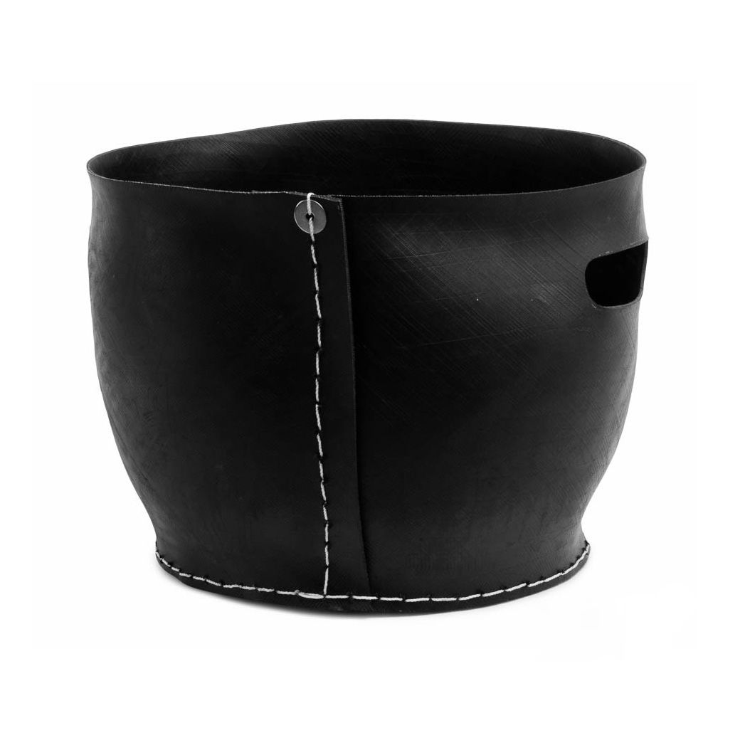 Sort Sumatra kurv i genbrugsgummi med syninger